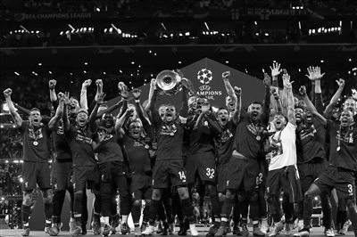 费迪南德：阿里也是一个普通人，并不是所有球员都能收获成功