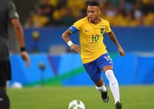 迈阿密国际vs温哥华白浪：梅西PK穆勒；苏亚雷斯替补