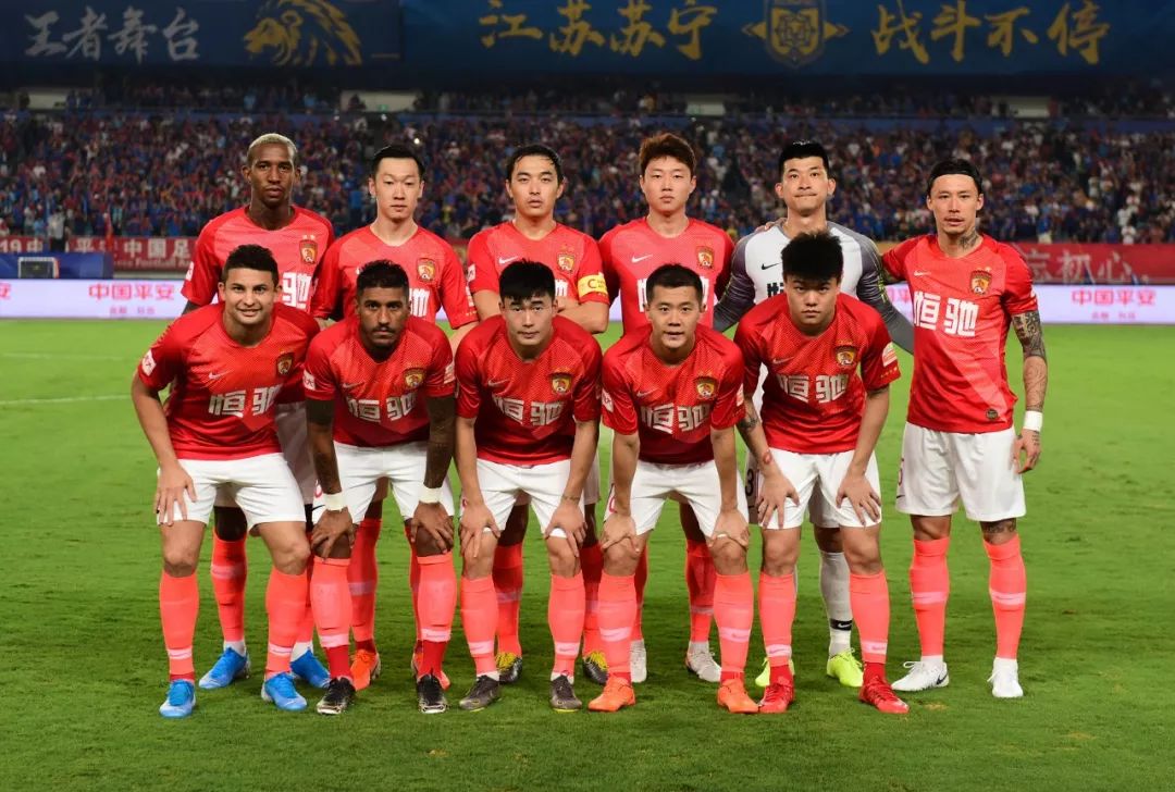 利物浦队内有高人 一石二鸟赶走萨拉赫斯洛特